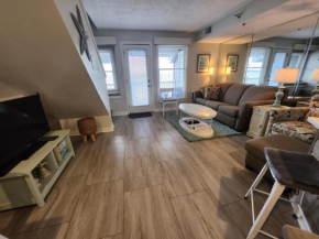 North Shore Inn TC 305